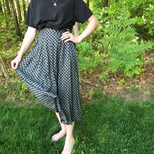 Vintage Pinwheel Patterned Midi Skirt